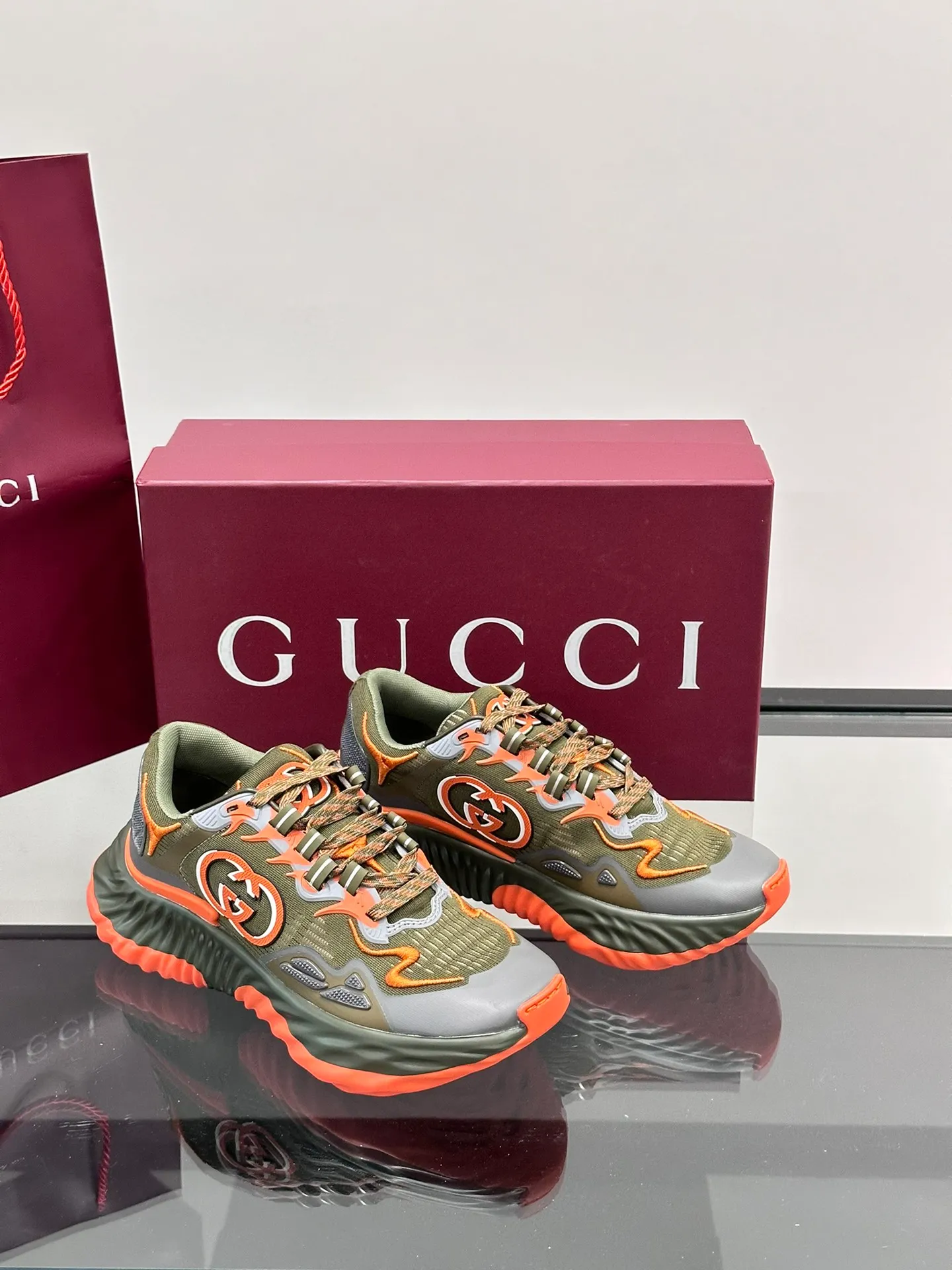 Men's Men's Shoes💰p760 "Gucc*" Ri Men's Men's Shoes💰p Men's Men's Shoes💰ple Series 2024ss👫Couple Style Casual Sports Shoes, buy the original and accurately reproduce it! Restore the quality of details, Gucci Ri men's shoes 💰p men's shoes 💰ple series sports shoes are made with innovative stitching technology to create a flowing texture like water. The leather design is paired with three-dimensional interlocking Double G leather patches and Gucci letter metal accessories, creating a free flowing texture of the entire shoe with a 3D effect. A classic and versatile piece that feels super comfortable on your feet! Male 39-44 Female 35-39